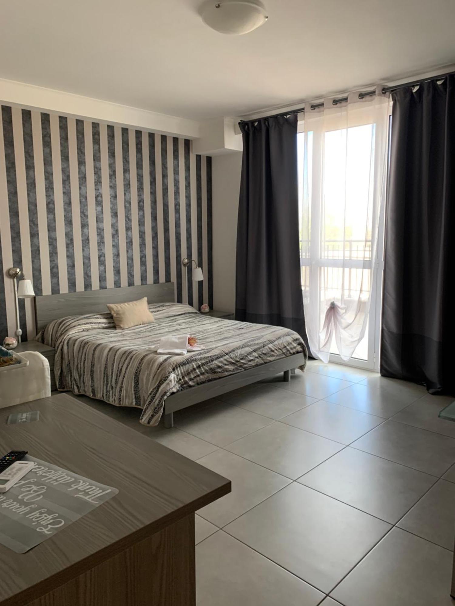 Raggio Di Sole Aparthotel Сан Чезарео Екстериор снимка